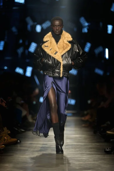 Look 30